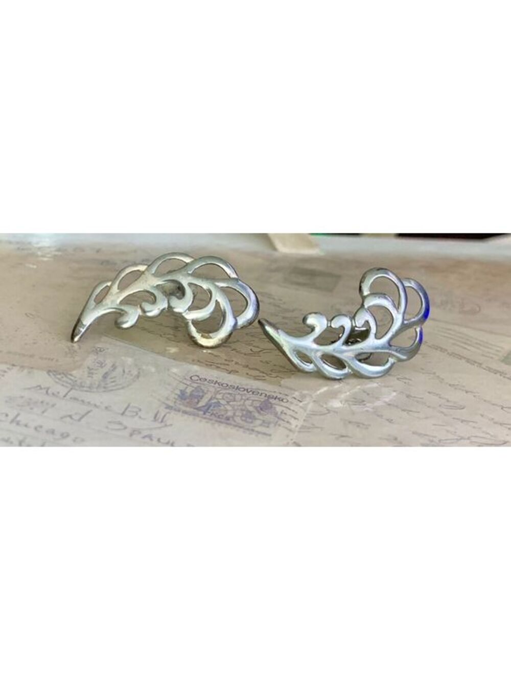 Vintage Elegant Sterling Silver Leaf Design Stud Earrings - Lightweight Stylish